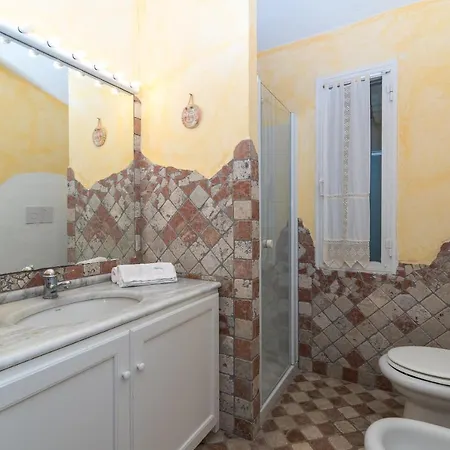 Marinela Villa *